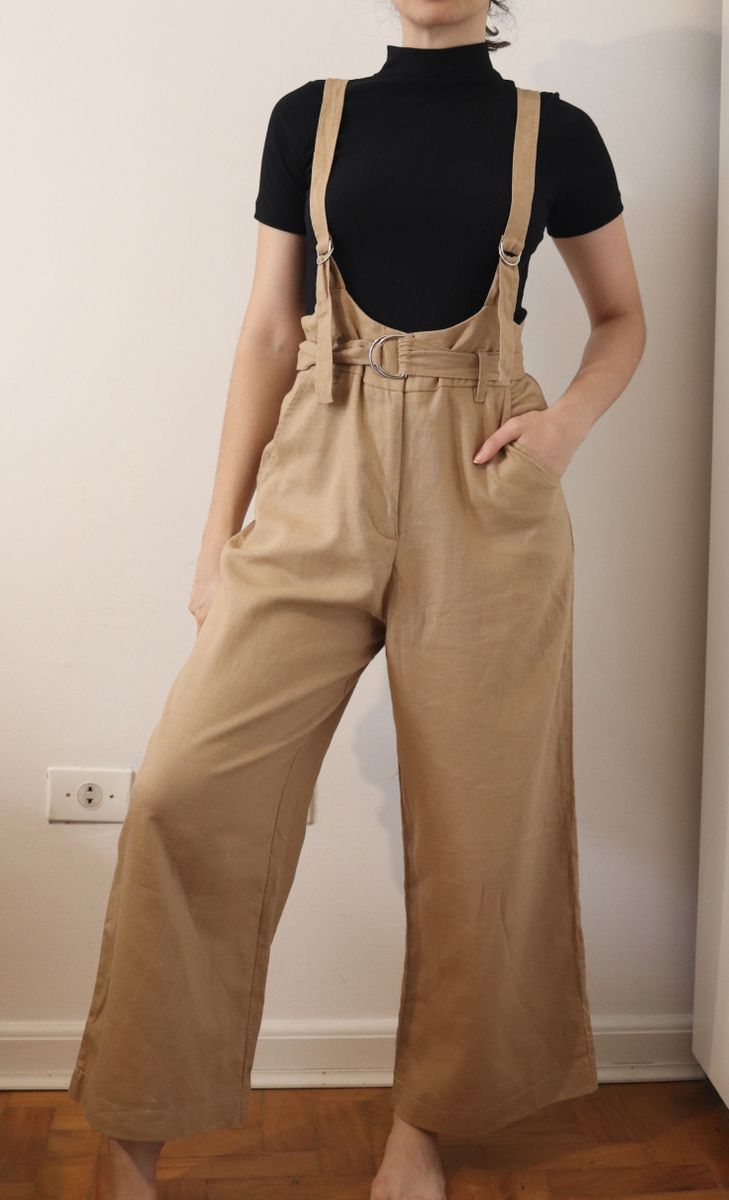 calça pantalona com suspensorio
