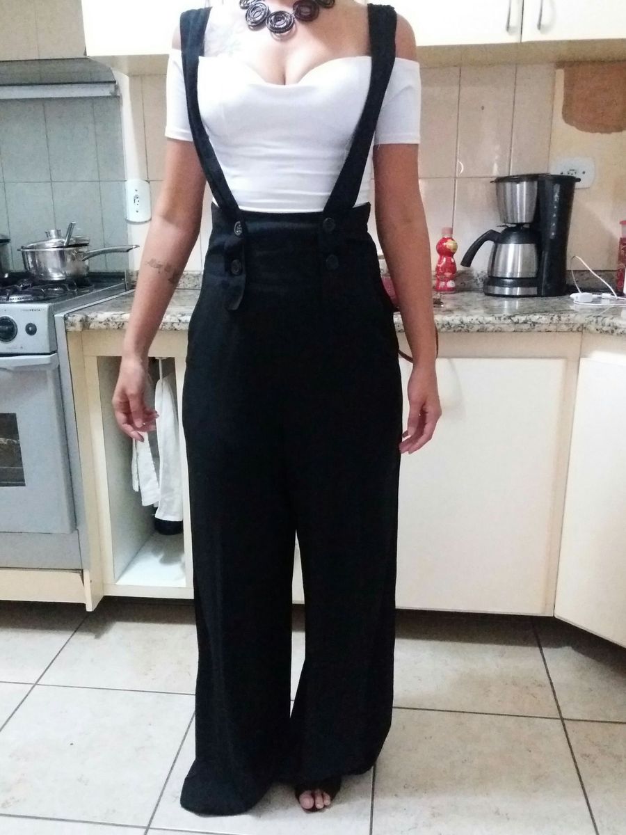 calça pantalona com suspensorio