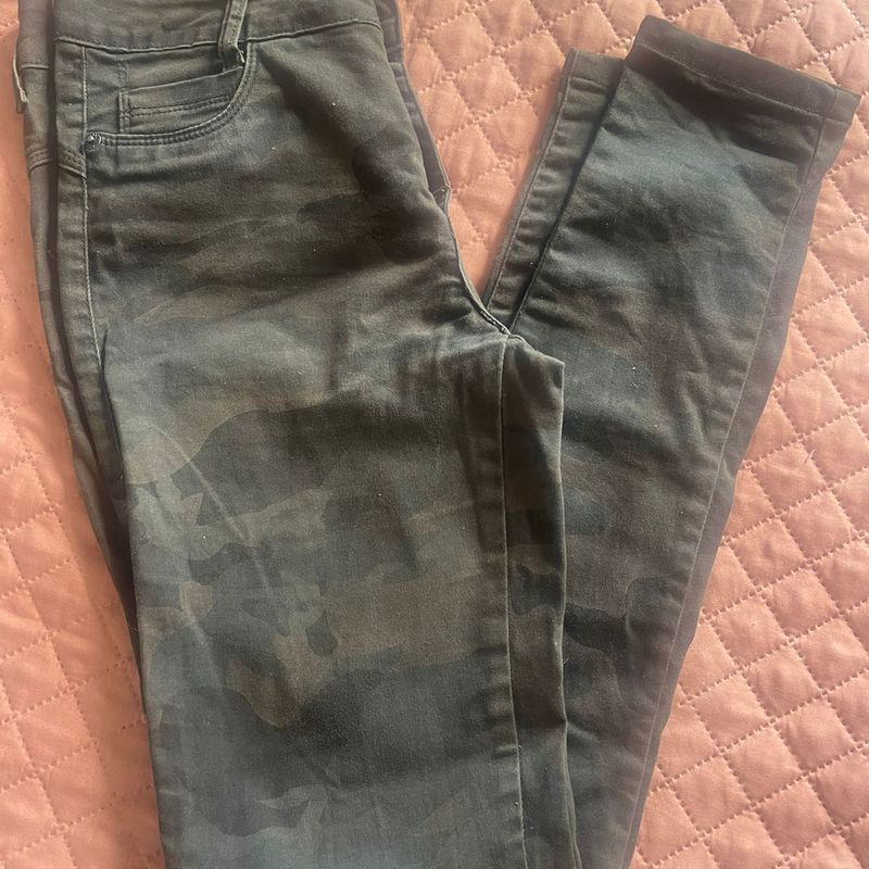 Calça best sale preta camuflada