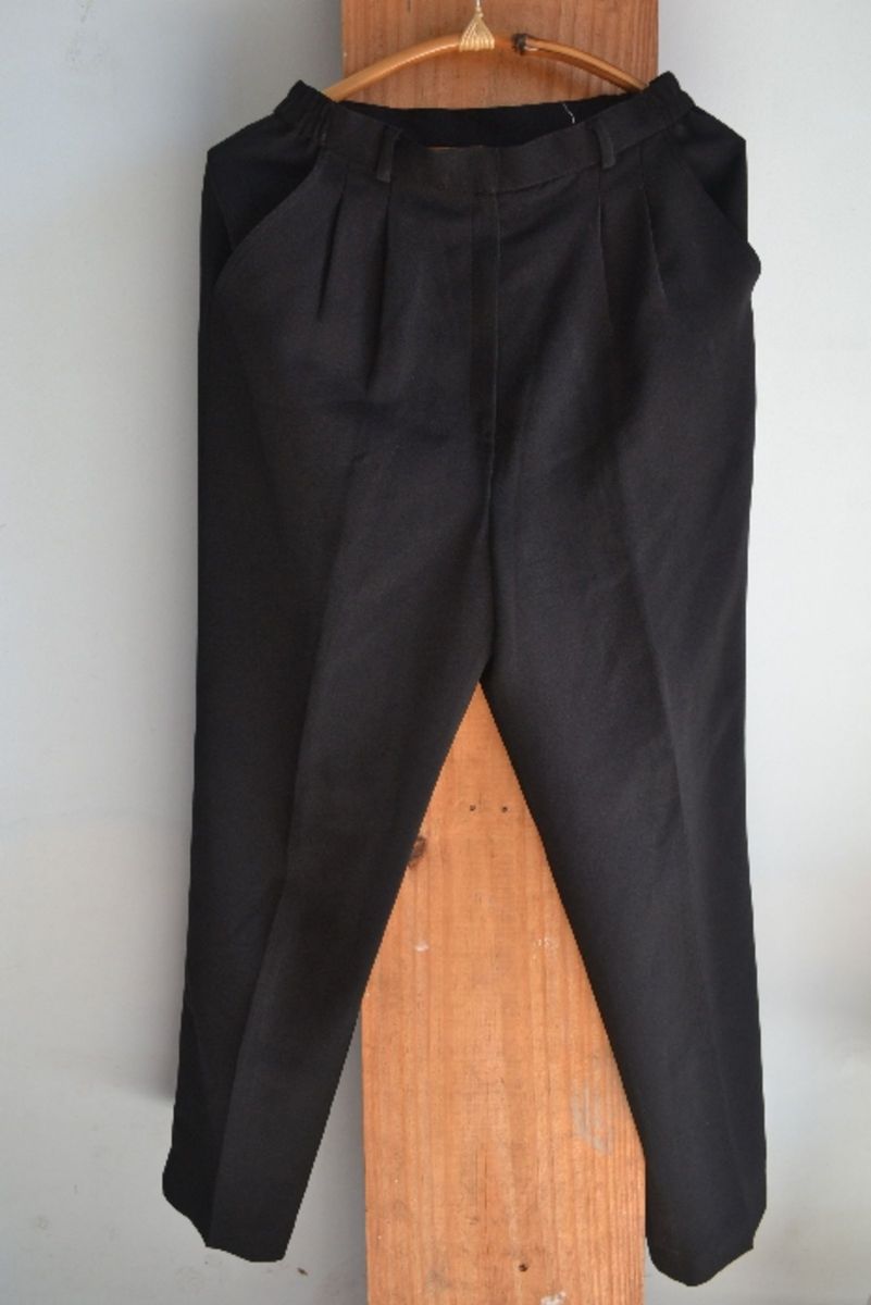 calça pantalona com cropped