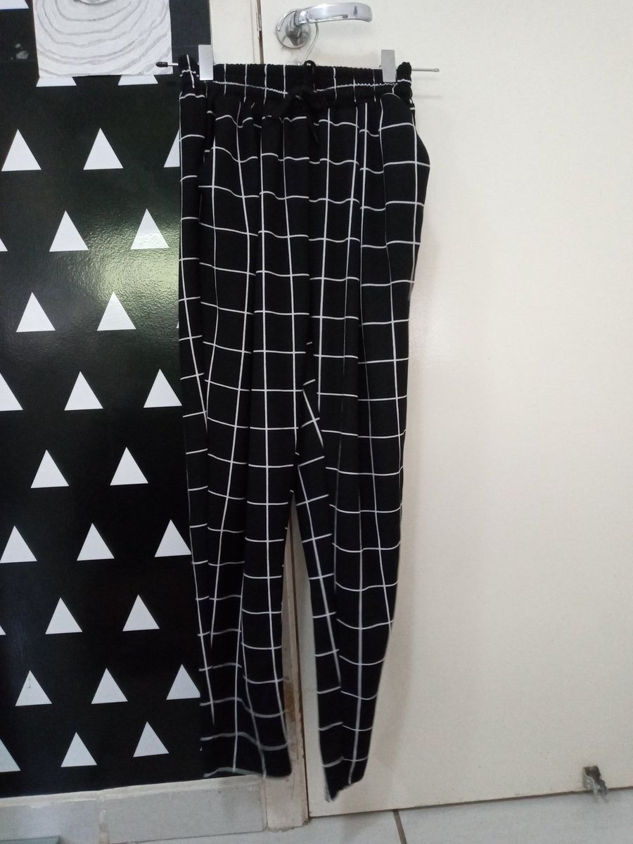 calça quadriculada preta