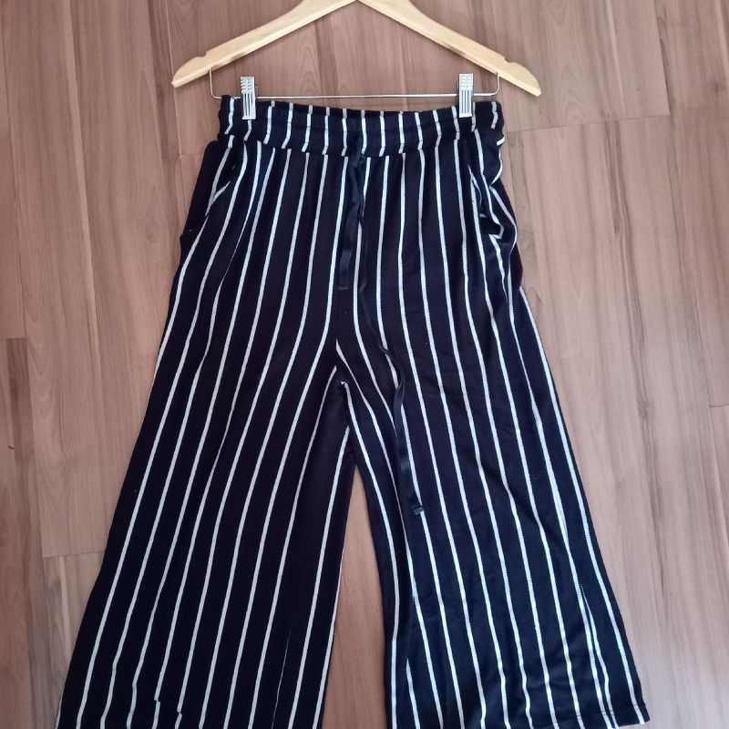 Calça best sale listrada renner