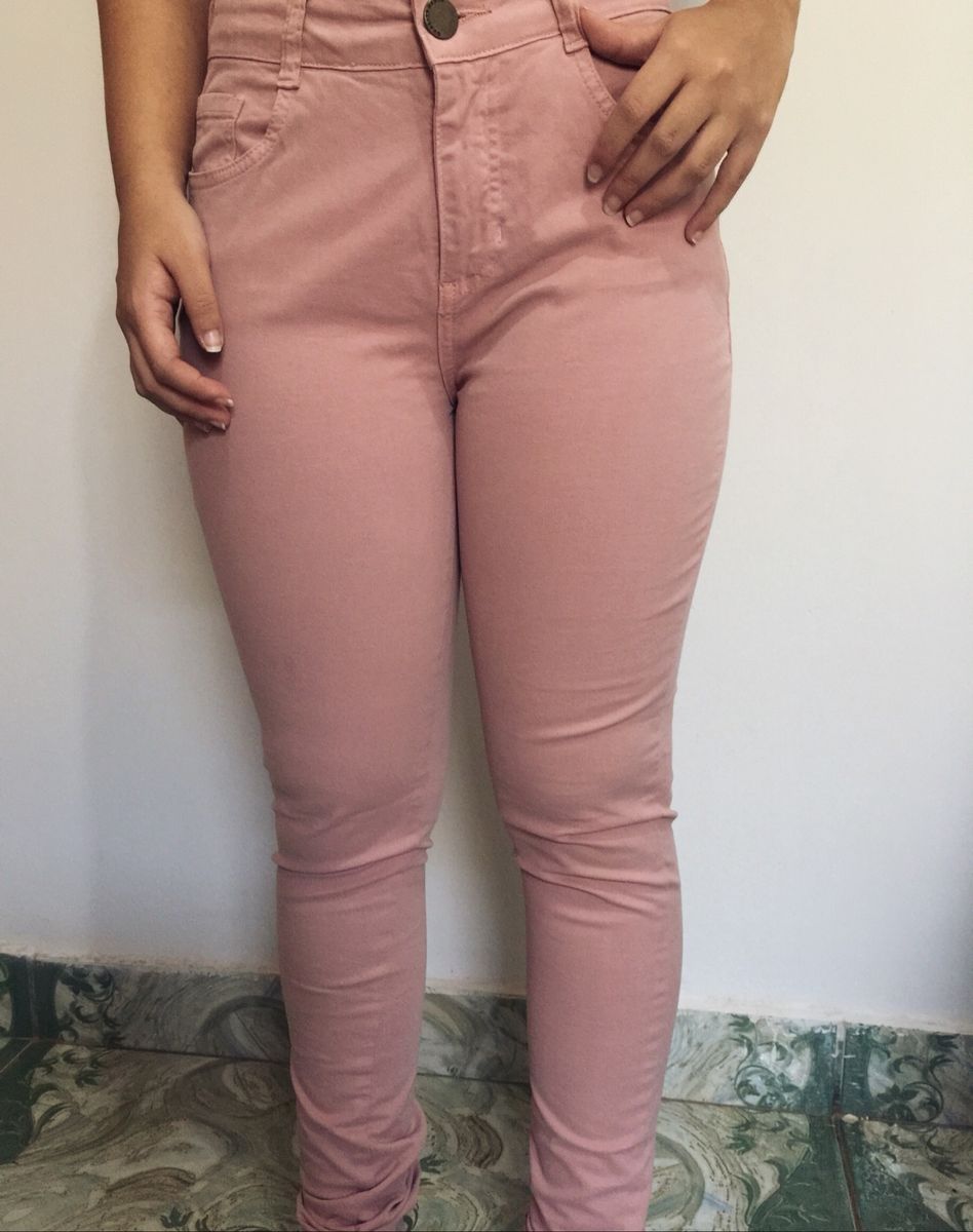 calça rosa claro feminina