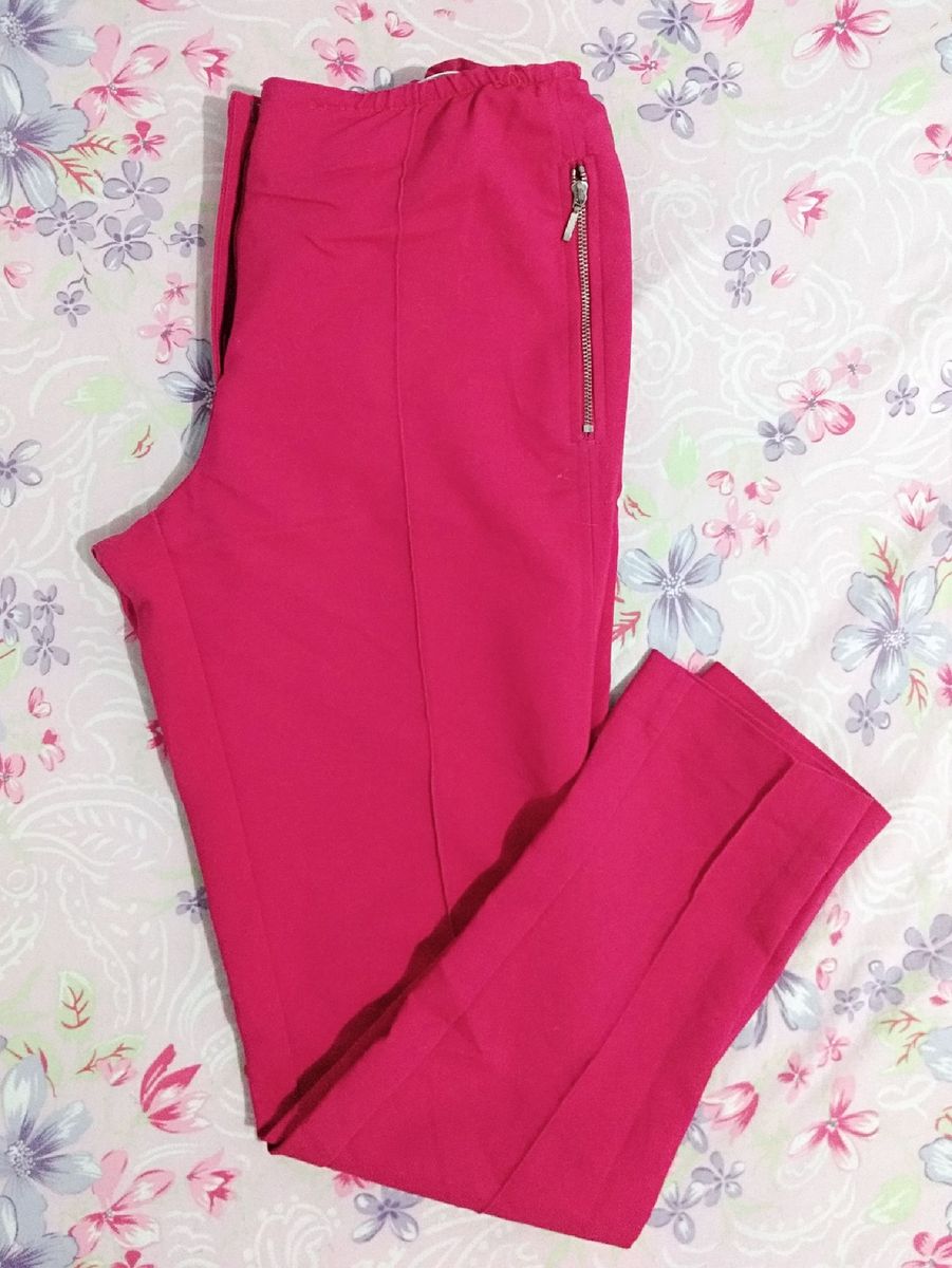 saia midi plissada com sapatilha
