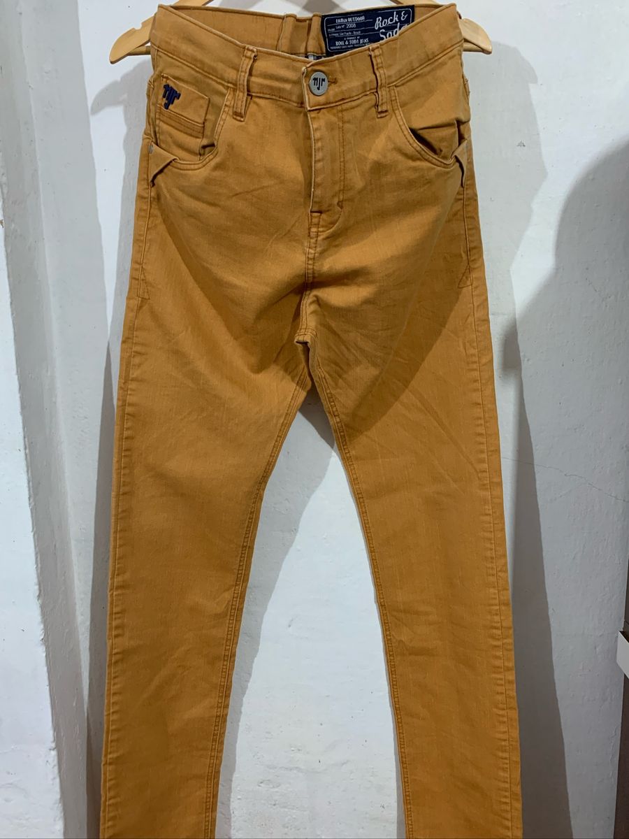 calça sarja amarela masculina