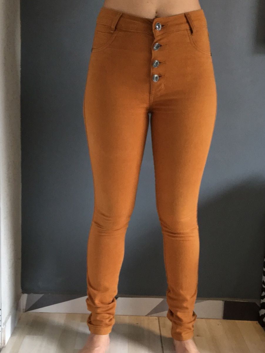 calça sarja mostarda feminina