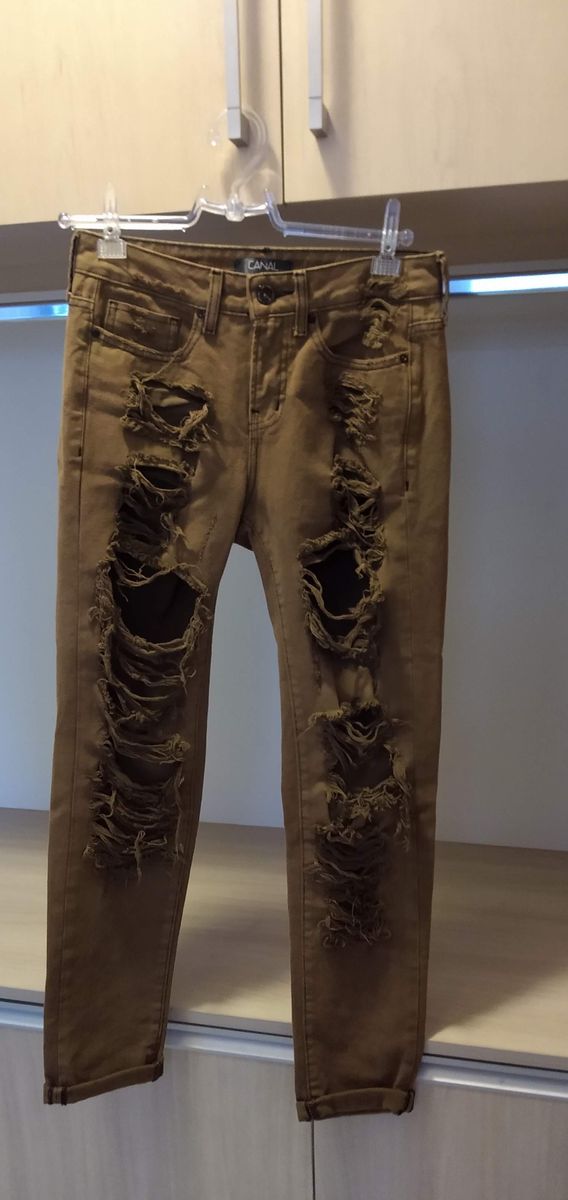 calça sarja rasgada