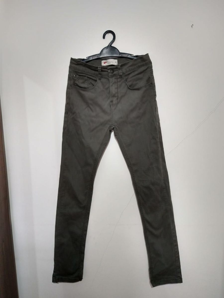 calça skinny cinza