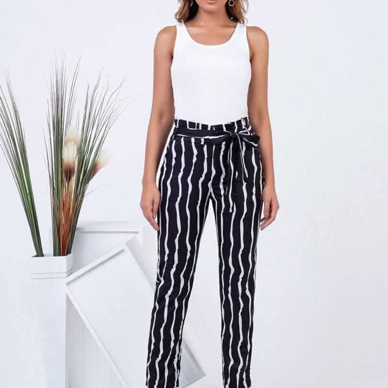 Calça Social Preta e Branca Listrada com Cinto Ajustável e Cintura Alta  Calça Feminina Shein Nunca Usado 82490168 enjoei