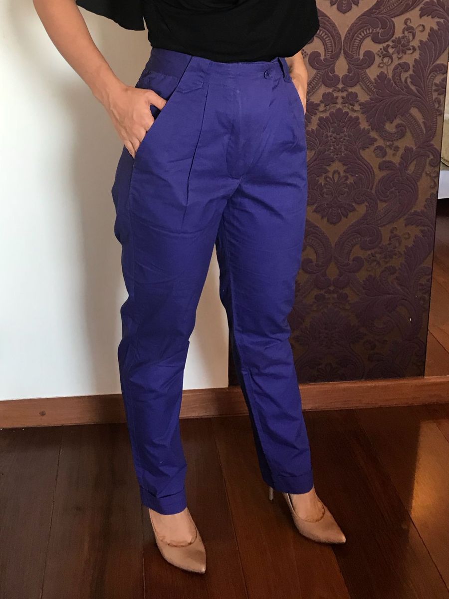calça roxa feminina