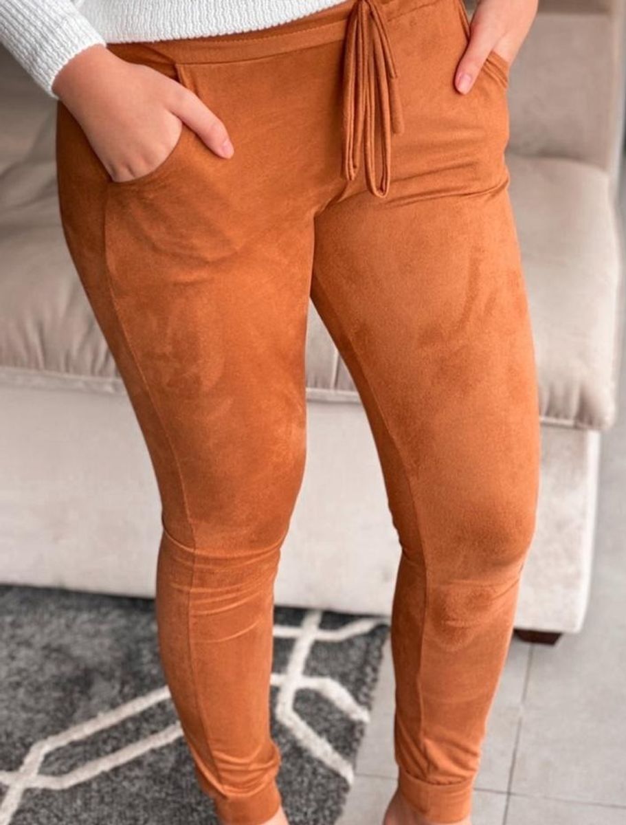 calça em suede feminina