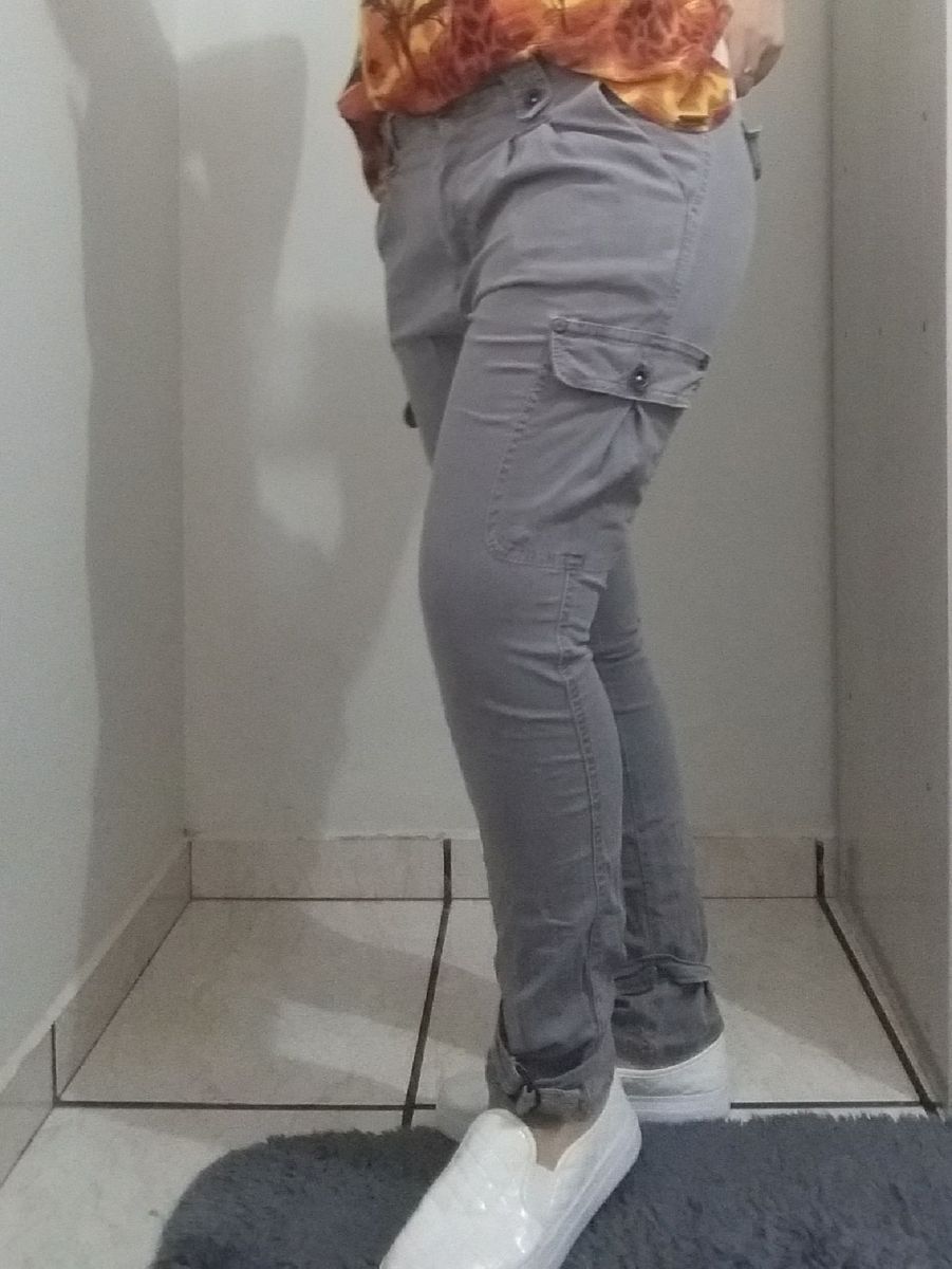 calças femininas com bolsos laterais