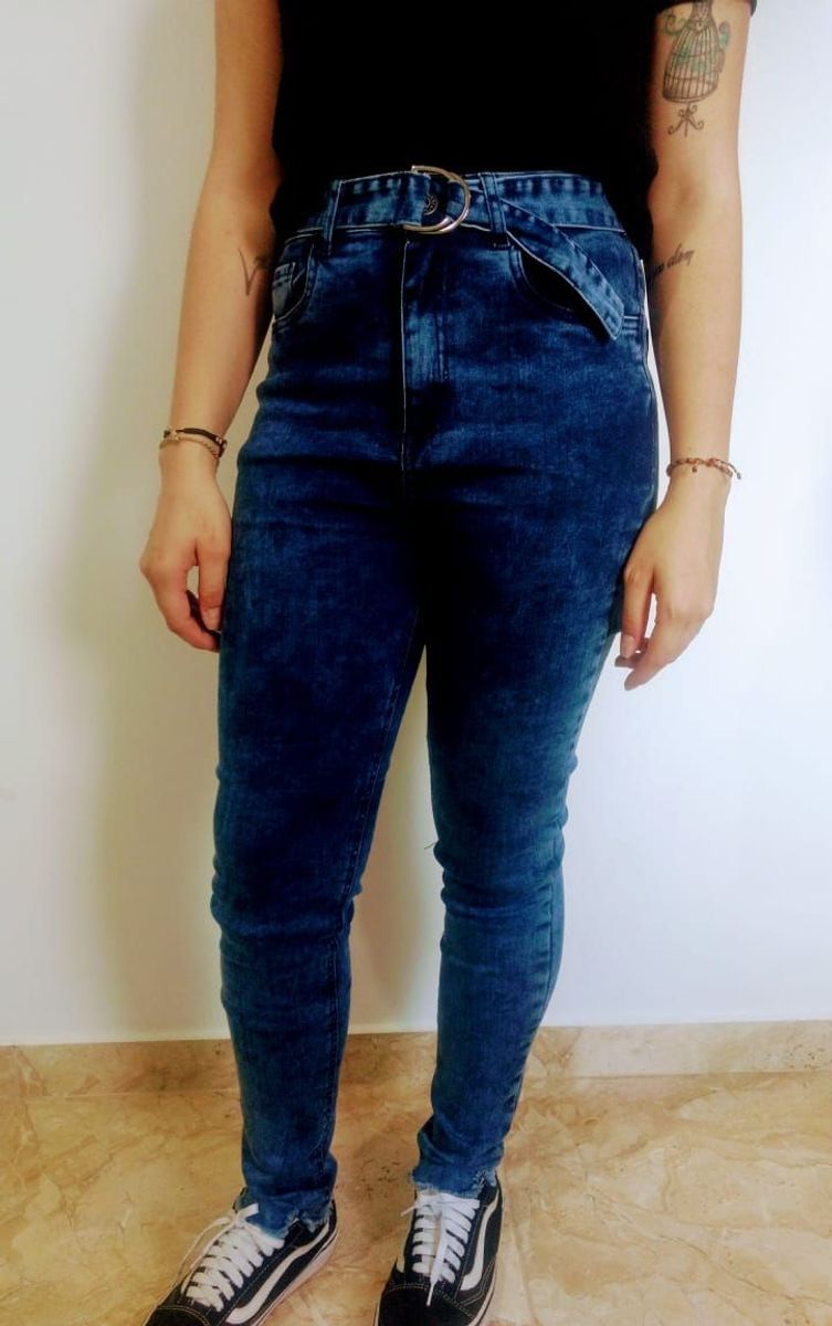 calça jeans cintura super alta