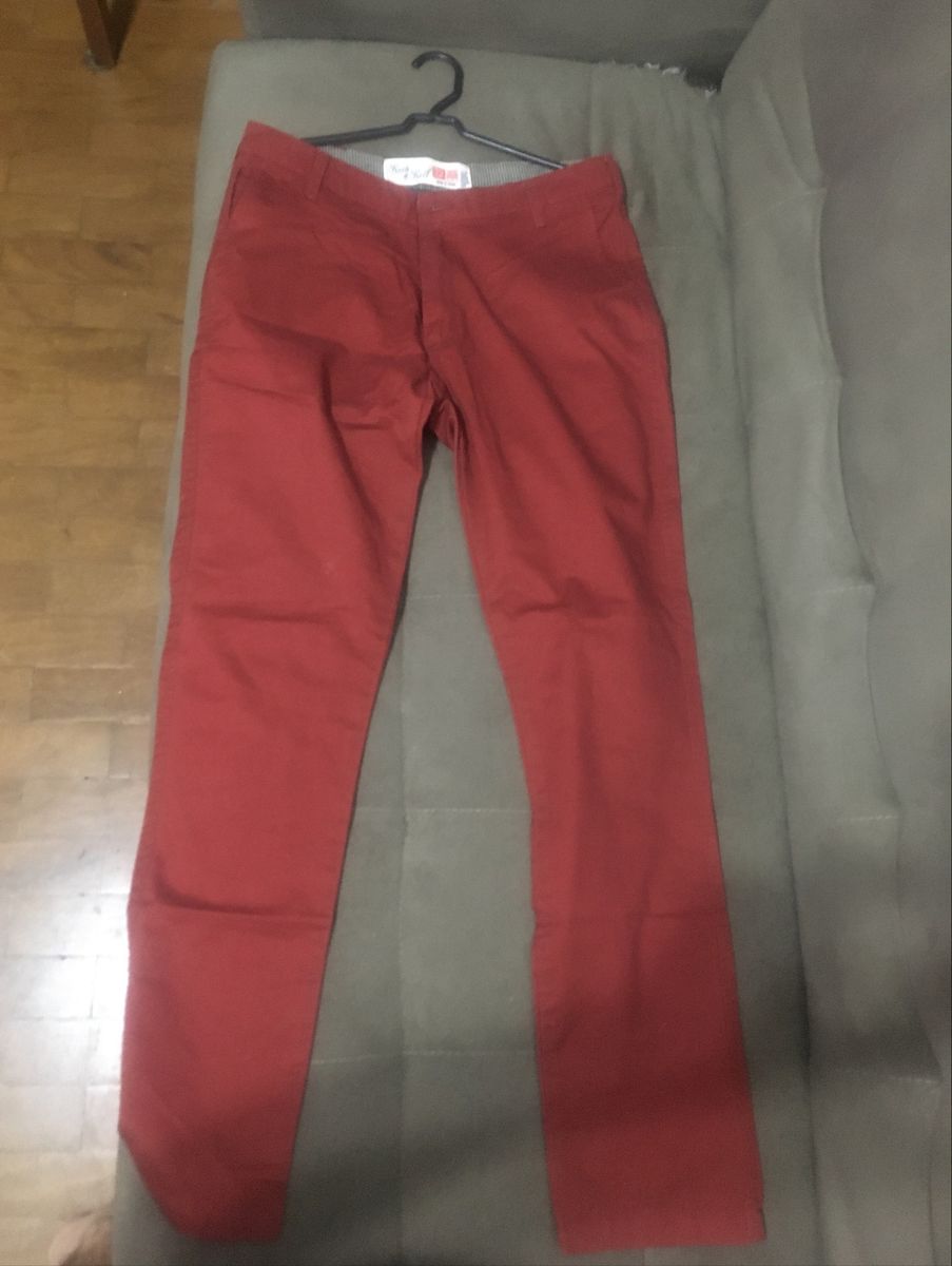 calça vermelha masculina