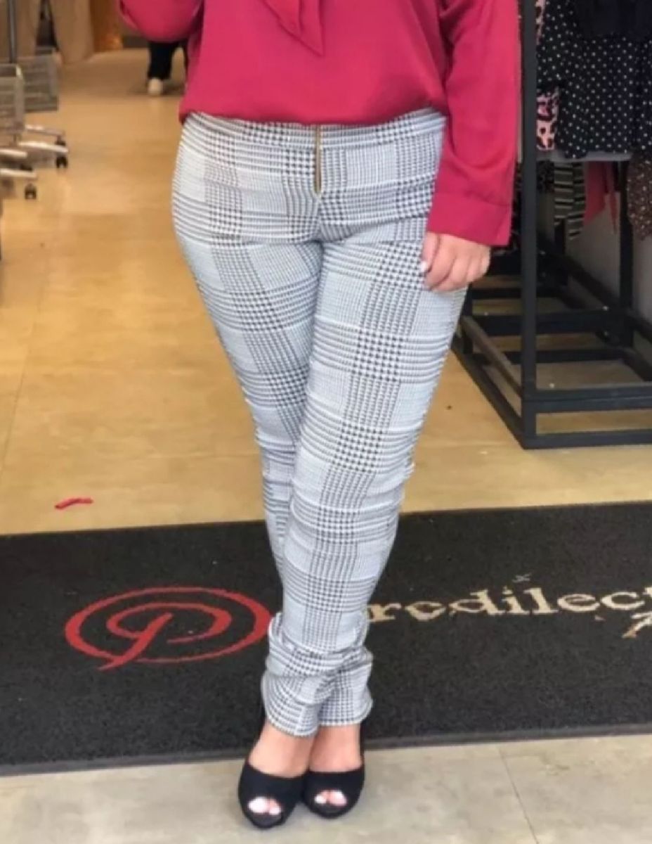 calça xadrez plus size
