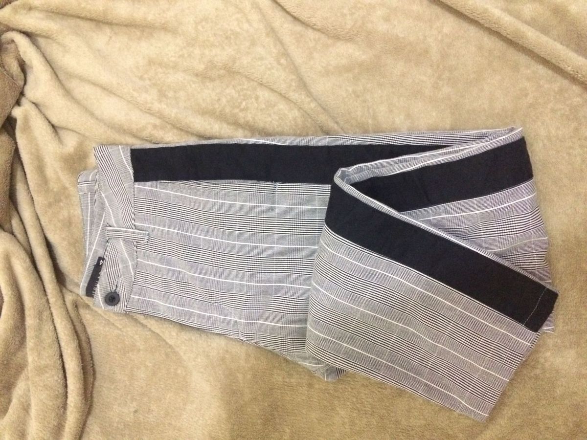 calça xadrez com faixa lateral