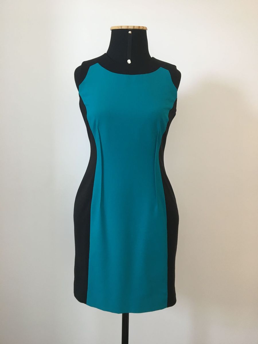 vestido verde com preto