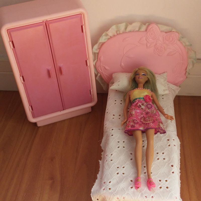 Cama de Boneca Barbie 1/12 com Mosquiteiro e Lençóis em Tecido | Brinquedo  Yoi Nunca Usado 79994464 | enjoei