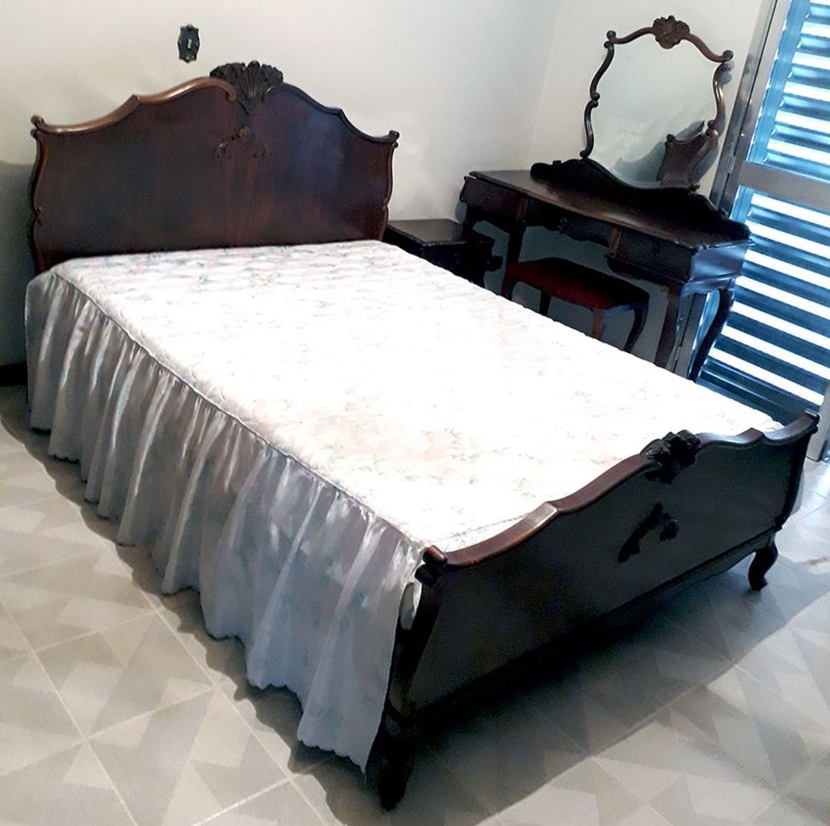 Cama de Casal Antiga Provençal Muito Estilosa Móvel de Antiquário