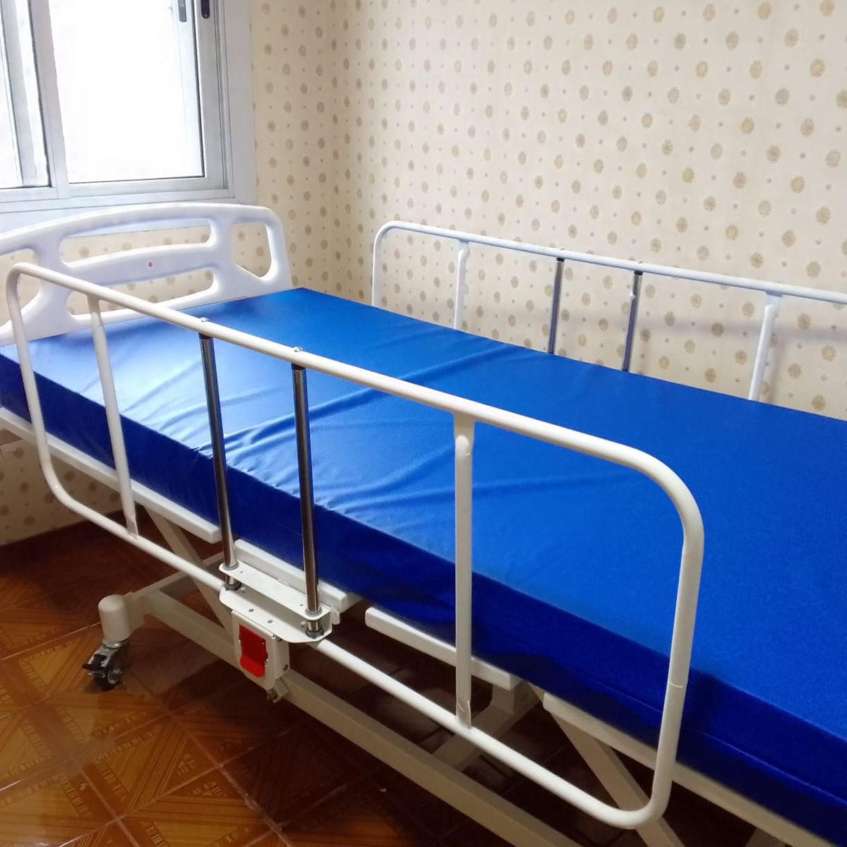 Cama Hospitalar de Sete Posições Manual de 3 Manivelas | Móvel Fowler ...