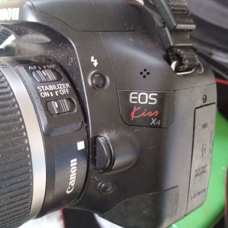 Câmera Canon Eos Kiss X4 com Lente Ef -S 18-55mm 3.5-5.6is | Canon
