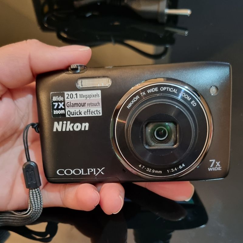 Câmera Digital Nikon Coolpix S3400 em Perfeito Estado, sem Nenhuma