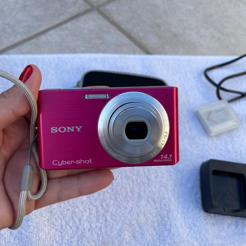 Câmera Digital Sony Cyber Shot W630 Rosa Pink 14.1 Megapixels