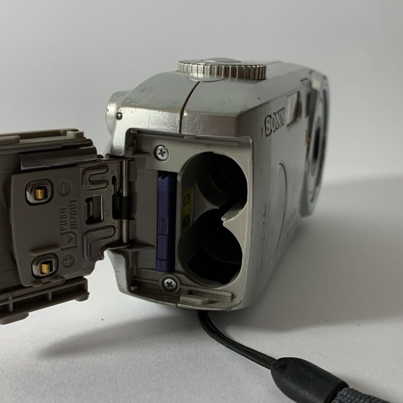 Camera Digital Sony Mpeg Movie Vx 4.1 Megapixels | Sony Usado