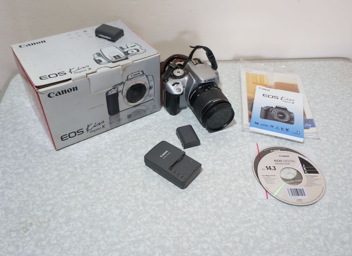 Camera Fotografica Canon Kiss Dslt com Lente 1855 Máquina