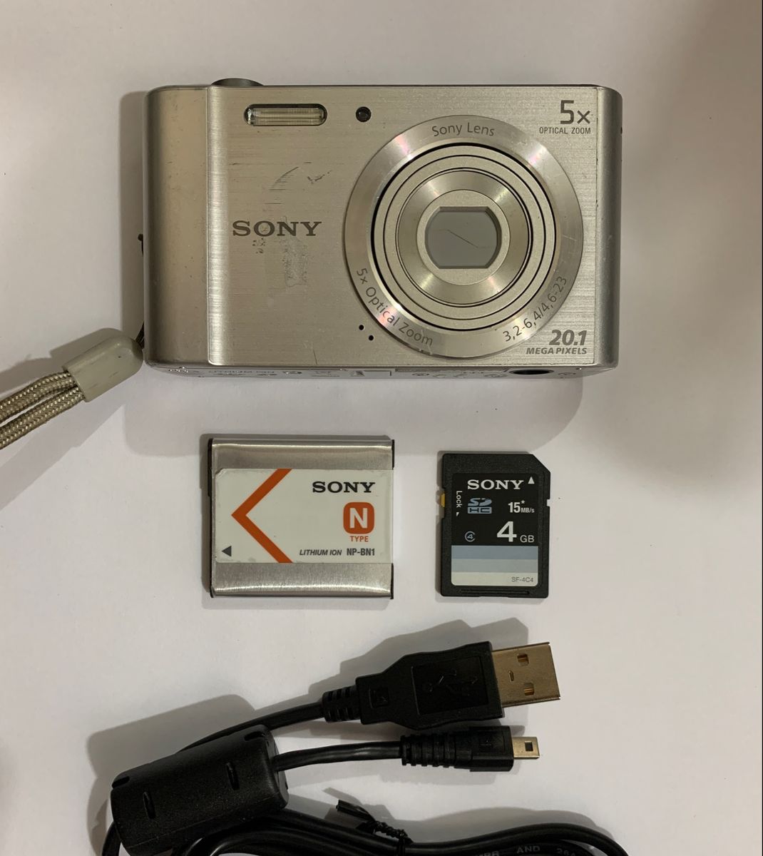 Câmera Fotográfica Digital Sony Cybershot 20.1 Mega Pixels Dscw800