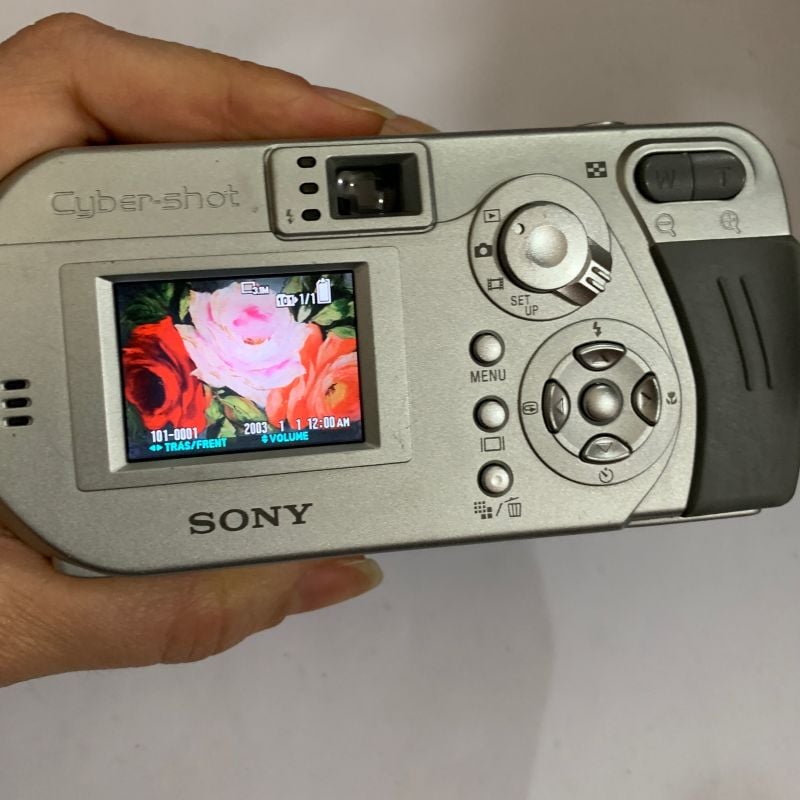 Câmera Fotográfica Digital Sony Cyber-Shot 3.2 Mega Pixels Dsc-P72