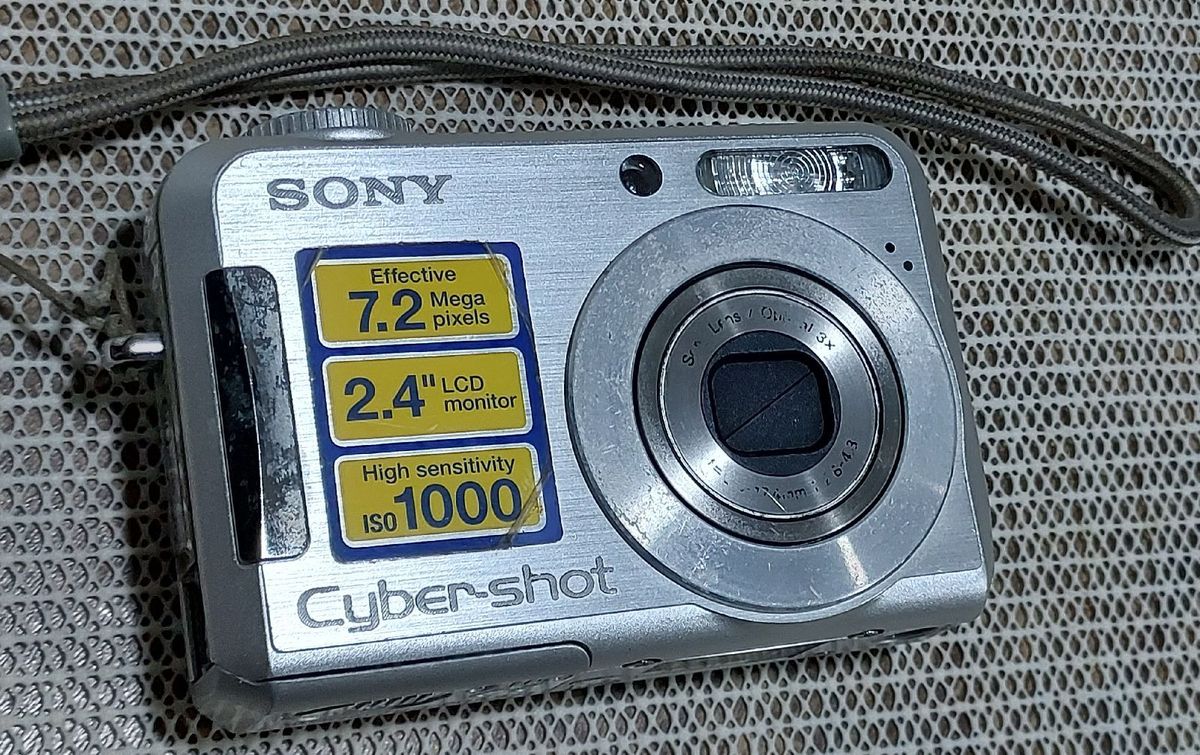 Câmera Fotográfica Digital Sony Cybershot 7.2 Mega Seminova Funcionando