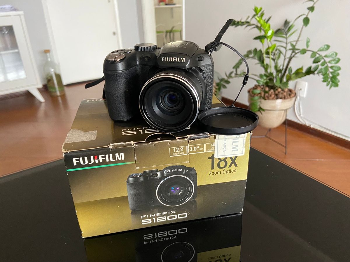 fuji s1800 camera