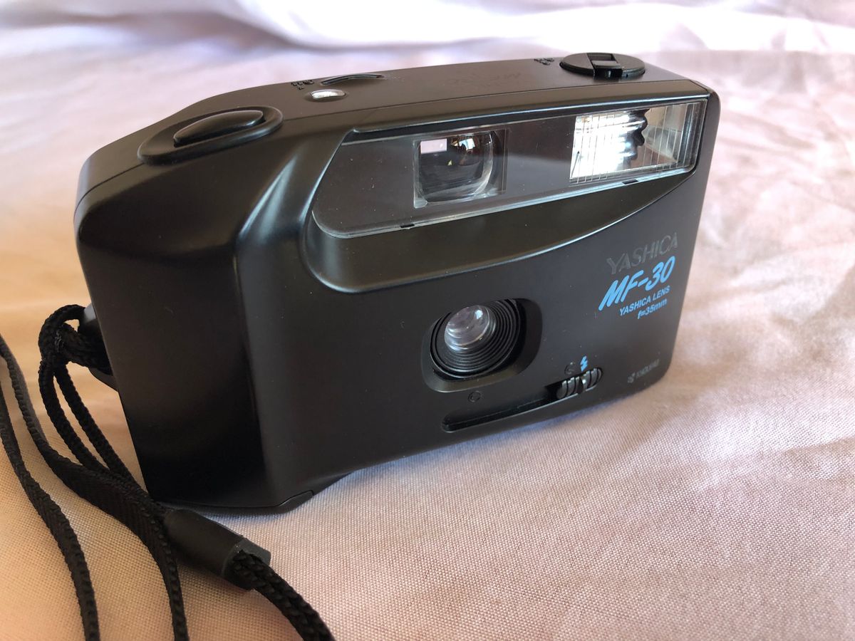 Câmera Fotográfica Yashica Mf30 Kyocera com Filme Virgem 35 Mm