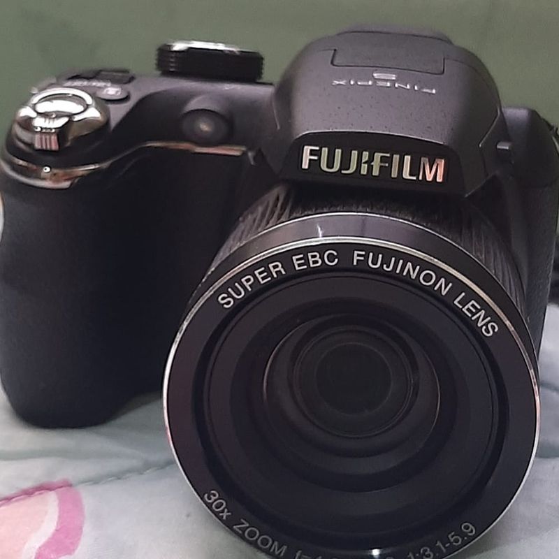 Fujifilm FinePix S4000 store Digital Camera