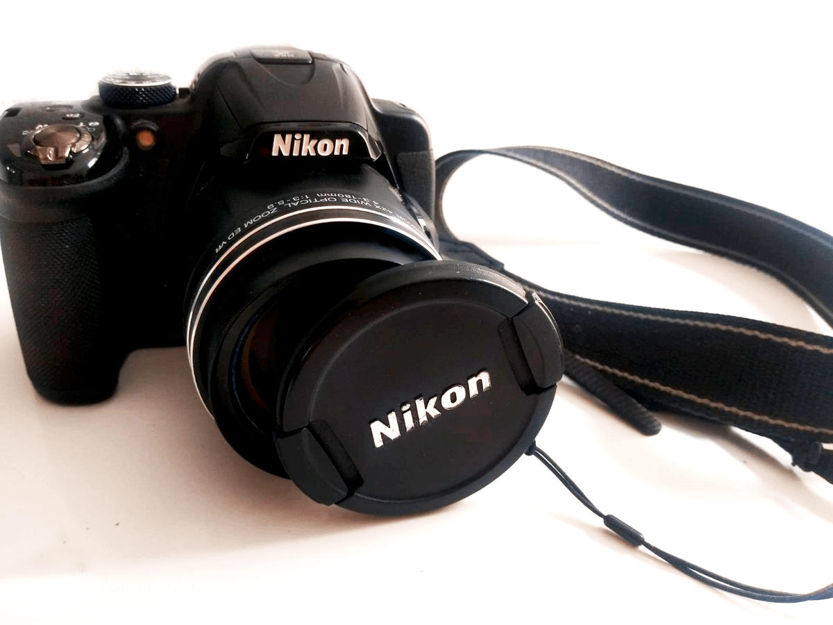 Appareil Photo Numérique Nikon COOLPIX P520 18.1 MP - Vendu Pour Pièces / Ne Fonctionne Pas