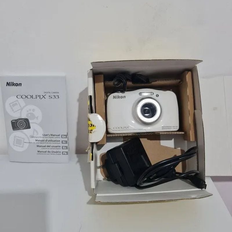 Câmera Digital Nikon Coolpix S33 - a Prova D'Água -13.2 Megapixels