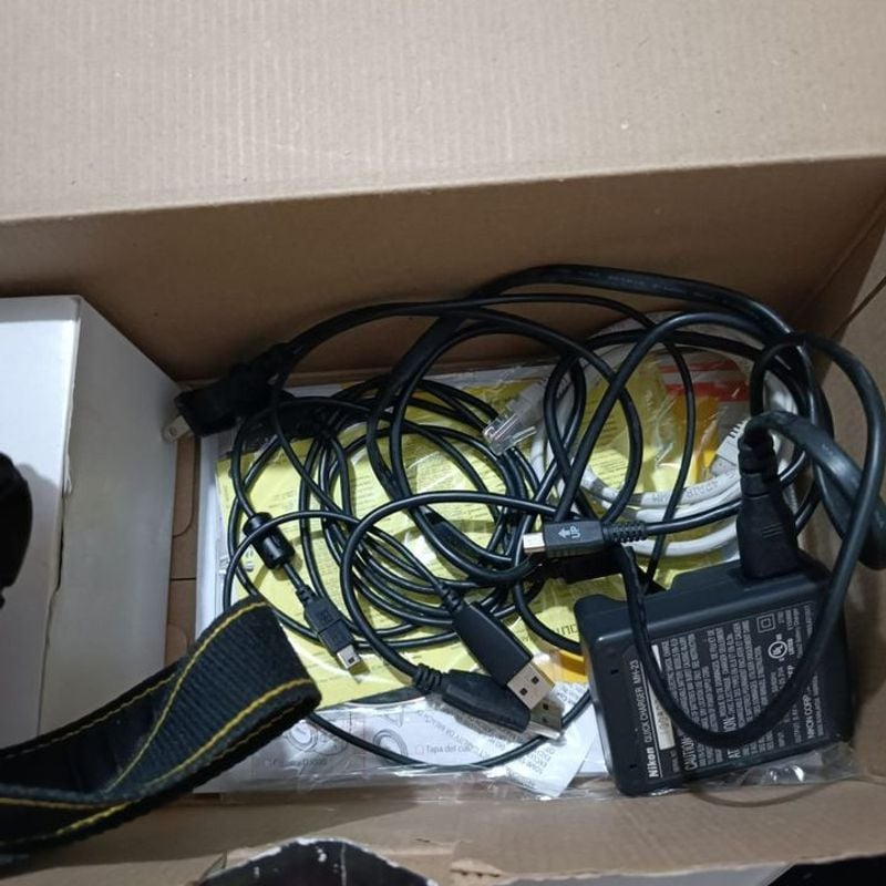 Câmera Nikon D3000 18-55 Vr Kit | Nikon Usado 88430085 | enjoei