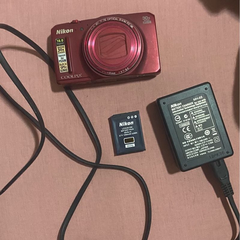 Câmera Nikon S9700 - Cor Vermelha Coolpix Cybershoot Super Zoom