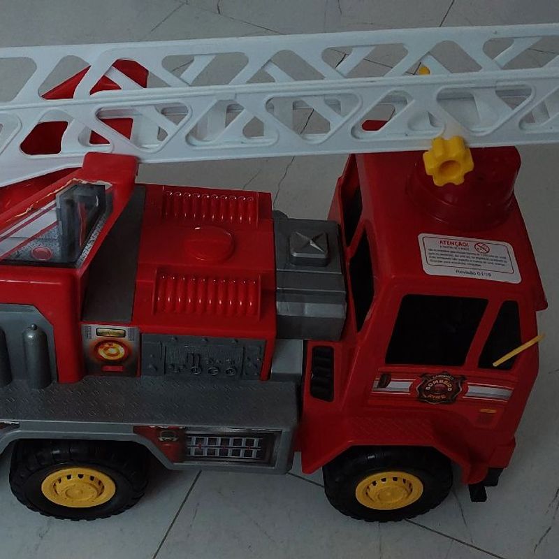 Caminhao Brinquedo Bombeiro Grande Com Som E Luz - Magic Toys