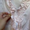 camisa babado vintage - camisetas rosê