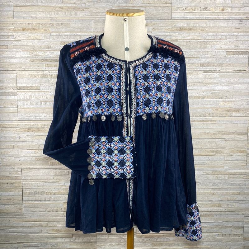 Camisa Bata Zara Trf Azul Estilo Boho Étnica, Lindas Medalhas Nos  Acabamentos Das Mangas e Gola Camisa Feminina Zara Usado 86373881 enjoei