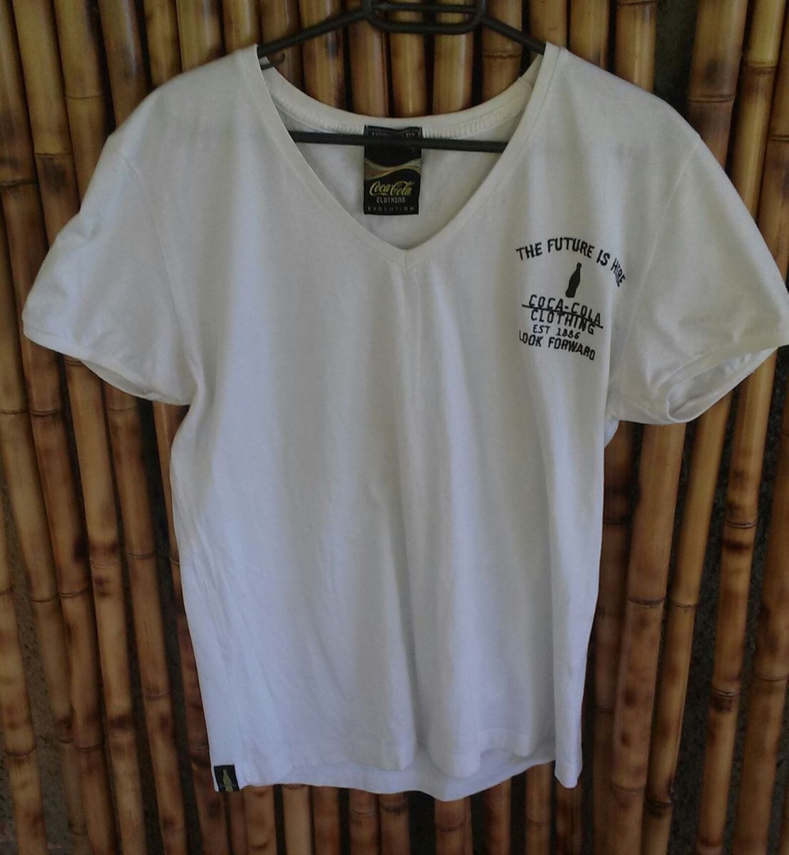 camiseta branca feminina estilosa