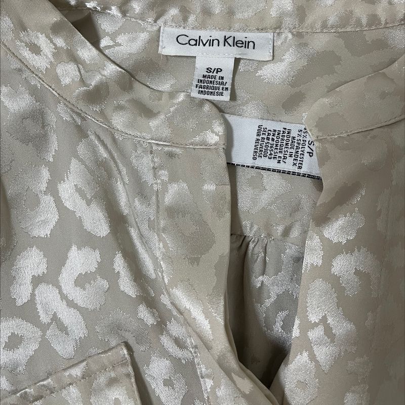 Camisa Calvin Klein  Camisa Feminina Calvin Klein Usado 92170668