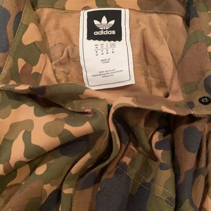 Blusa camuflada best sale da adidas