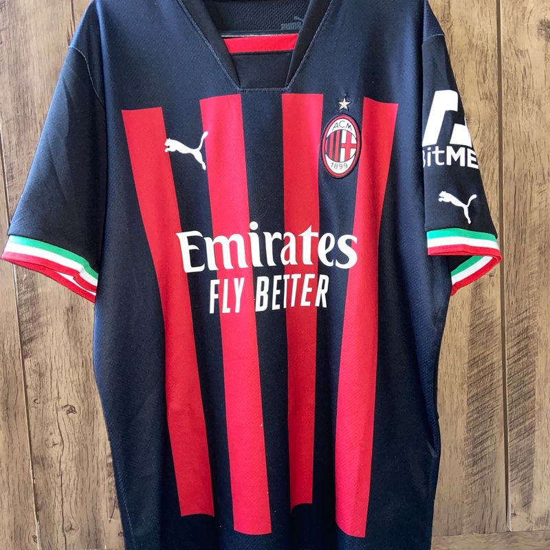 https://photos.enjoei.com.br/camisa-de-time-milan-original-93279927/800x800/czM6Ly9waG90b3MuZW5qb2VpLmNvbS5ici9wcm9kdWN0cy8xNzc1MDY1MS9jOTNiZTkxODY5NzFlNmVkNmRiMjEwNWJlM2U0Yzc2Ni5qcGc