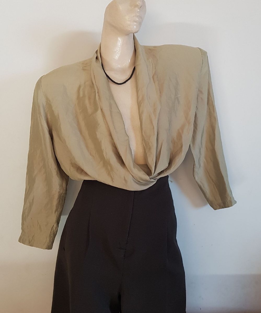 camisa decotada