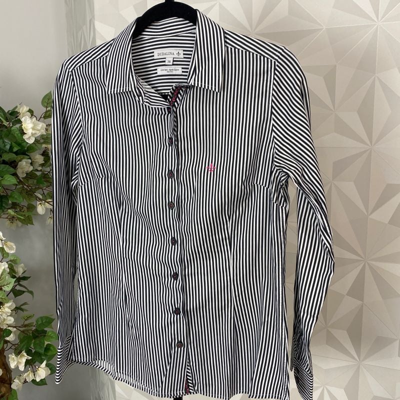 Camisa Dudalina Listrada Preta e Branca com Detalhes em Pink, Algodão  Egípcio/cetim Super Camisa Feminina Dudalina Usado 93596565 enjoei