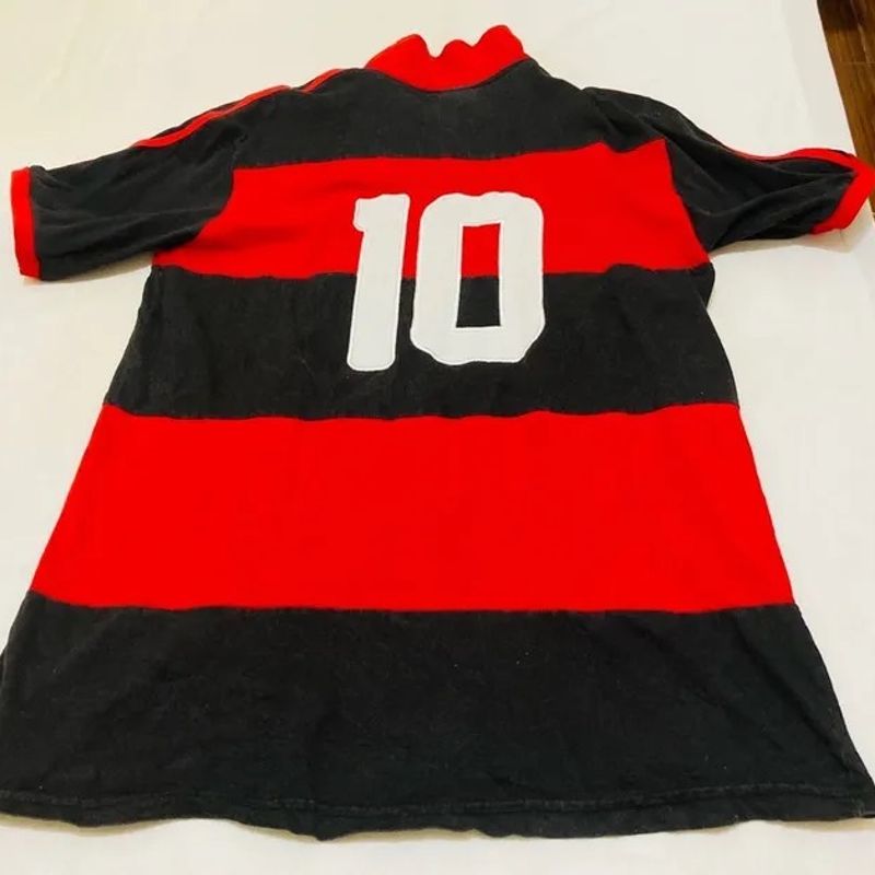 De saída? Isla excluí do Instagram fotos com o Flamengo