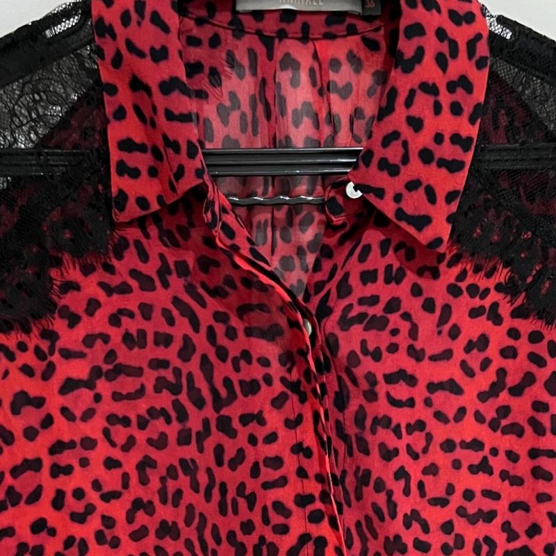 Camisa Feminina Manga Longa Estampa Animal Print de Seda